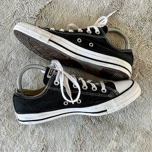 Men’s 7/Women’s 9 Converse All Star, Low Top